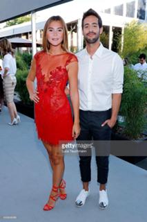 Stefanie Giesinger feet photo thumbnail