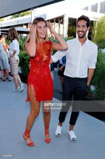 Stefanie Giesinger feet photo thumbnail