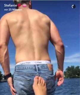 Stefanie Giesinger feet photo thumbnail