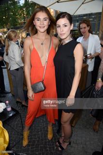 Stefanie Giesinger feet photo thumbnail