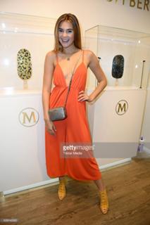 Stefanie Giesinger feet photo thumbnail