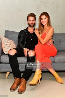 Stefanie Giesinger feet photo thumbnail