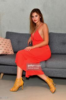 Stefanie Giesinger feet photo thumbnail