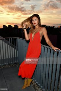 Stefanie Giesinger feet photo thumbnail