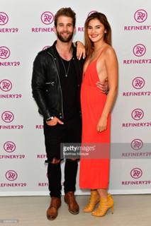 Stefanie Giesinger feet photo thumbnail