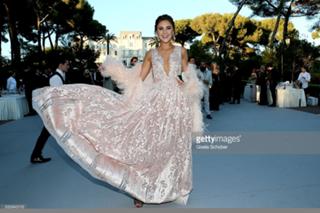 Stefanie Giesinger feet photo thumbnail