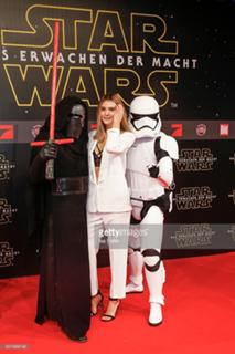 Stefanie Giesinger feet photo thumbnail