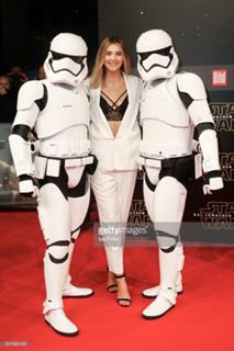 Stefanie Giesinger feet photo thumbnail