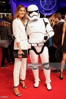 Stefanie Giesinger feet photo thumbnail