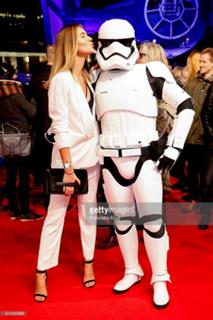 Stefanie Giesinger feet photo thumbnail