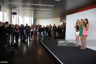 Stefanie Giesinger feet photo thumbnail