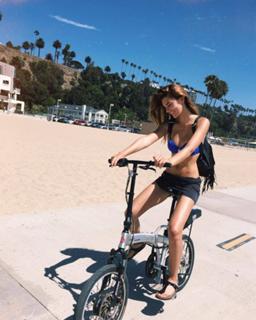 Stefanie Giesinger feet photo thumbnail