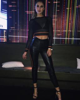 Stefanie Giesinger feet photo thumbnail