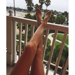Stefanie Giesinger feet photo thumbnail