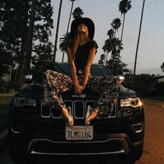 Stefanie Giesinger feet photo thumbnail