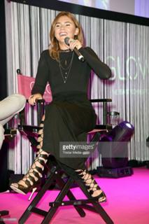 Stefanie Giesinger feet photo thumbnail