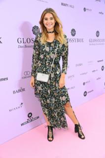 Stefanie Giesinger feet photo thumbnail