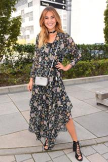 Stefanie Giesinger feet photo thumbnail