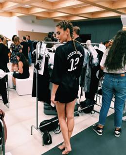 Stefanie Giesinger feet photo thumbnail