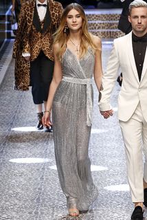 Stefanie Giesinger feet photo thumbnail