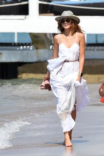 Stefanie Giesinger feet photo thumbnail