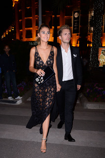 Stefanie Giesinger feet photo thumbnail