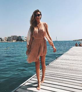 Stefanie Giesinger feet photo thumbnail