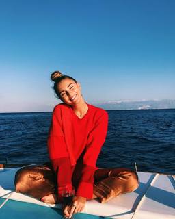 Stefanie Giesinger feet photo thumbnail