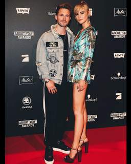 Stefanie Giesinger feet photo thumbnail