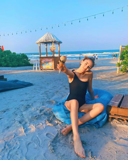 Stefanie Giesinger feet photo thumbnail