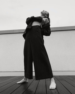 Stefanie Giesinger feet photo thumbnail