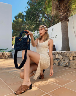 Stefanie Giesinger feet photo thumbnail