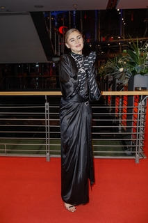 Stefanie Giesinger feet photo thumbnail