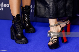 Stefanie Giesinger feet photo thumbnail