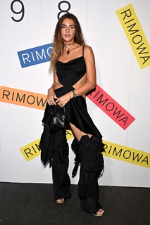 Stefanie Giesinger feet photo thumbnail