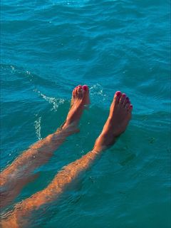 Stefanie Giesinger feet photo thumbnail