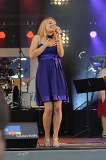 Stefanie Hertel feet photo thumbnail