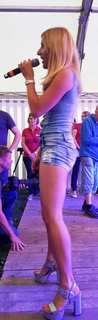 Stefanie Hertel feet photo thumbnail