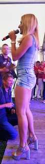 Stefanie Hertel feet photo thumbnail