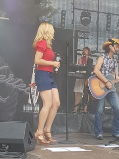 Stefanie Hertel feet photo thumbnail