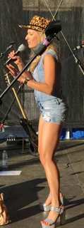 Stefanie Hertel feet photo thumbnail