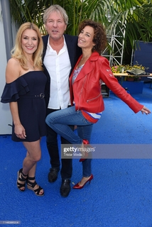 Stefanie Hertel feet photo thumbnail