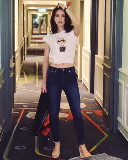 Stefanie Joosten feet photo thumbnail