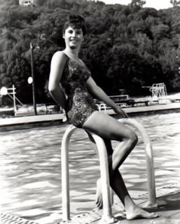 Stefanie Powers feet photo thumbnail