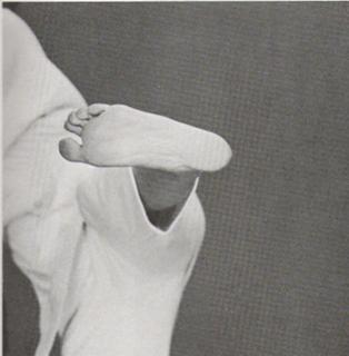 Stefanie Powers feet photo thumbnail