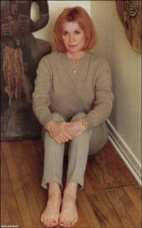 Stefanie Powers feet photo thumbnail