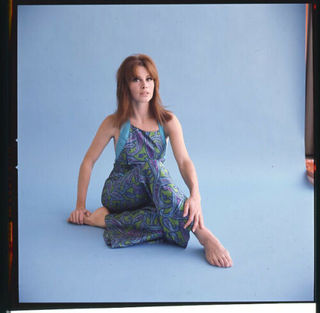 Stefanie Powers feet photo thumbnail