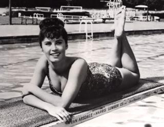 Stefanie Powers feet photo thumbnail