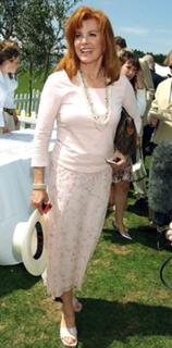 Stefanie Powers feet photo thumbnail