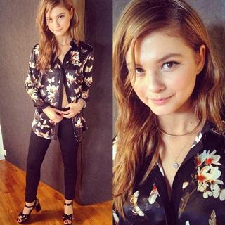 Stefanie Scott feet photo thumbnail